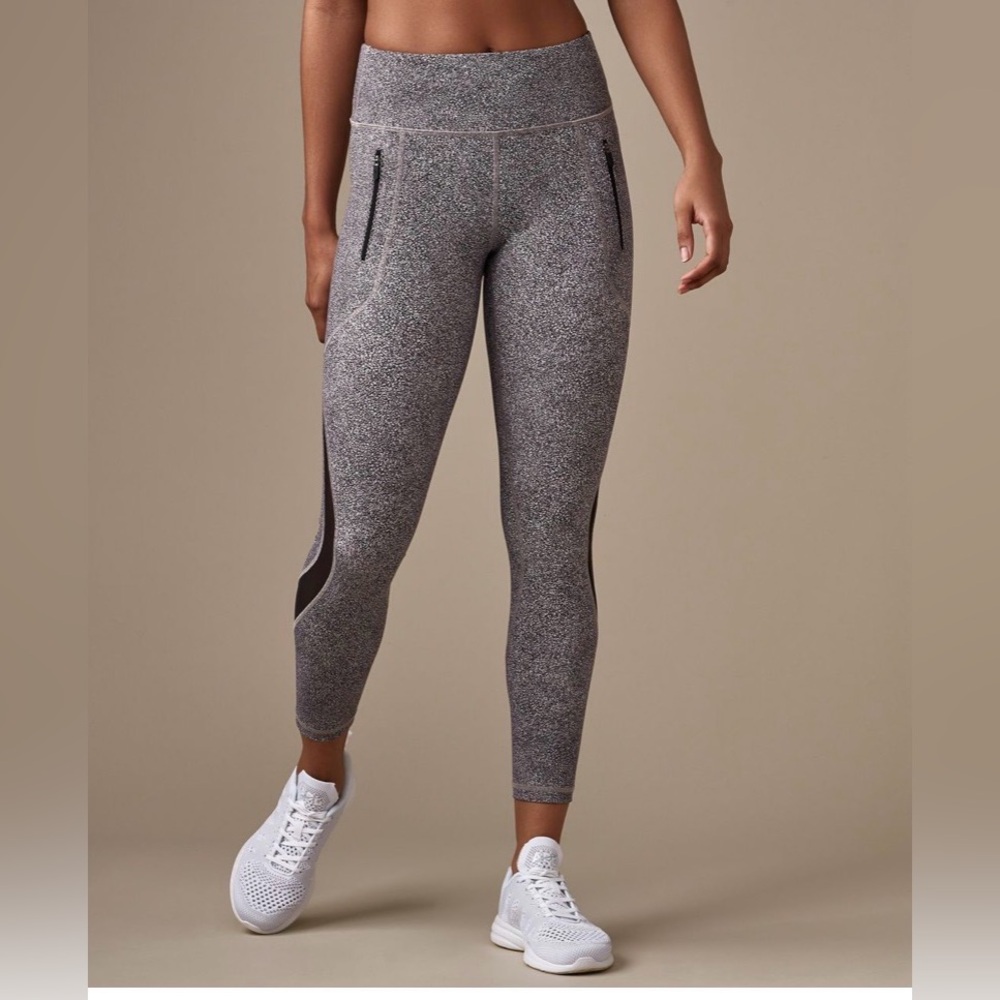Lululemon 25" Invigorate HR Tight 6 Sea Spray White Alpine Dark Chrome 6
